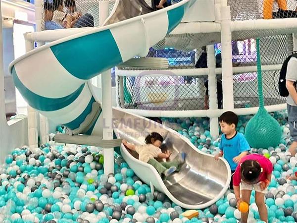 Ball pit