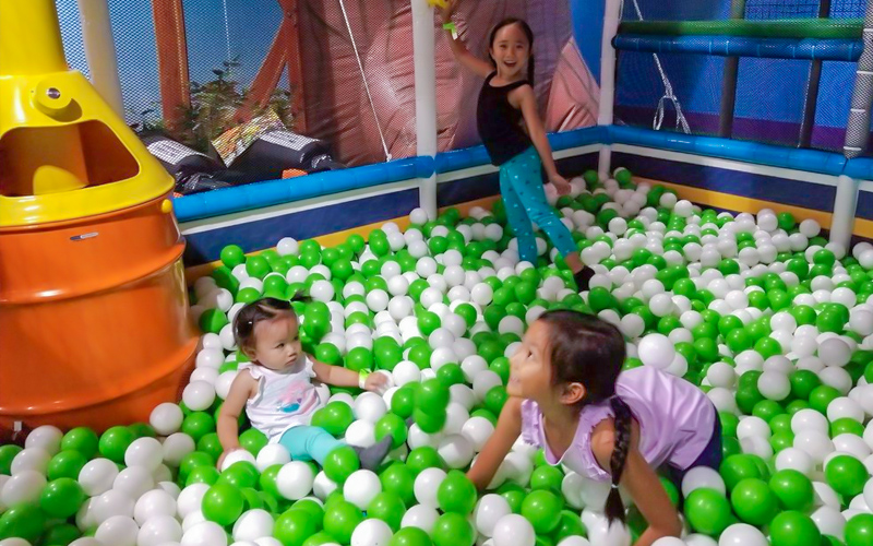 Ball Pool with Colorful Balls for Kids
